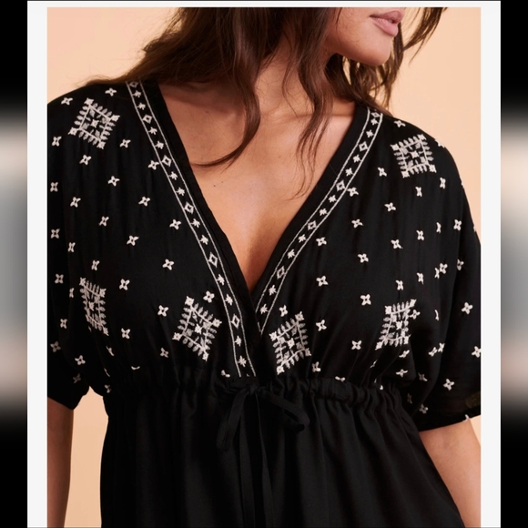 Urban Lux Embroidered Caftan - Picture 3 of 7